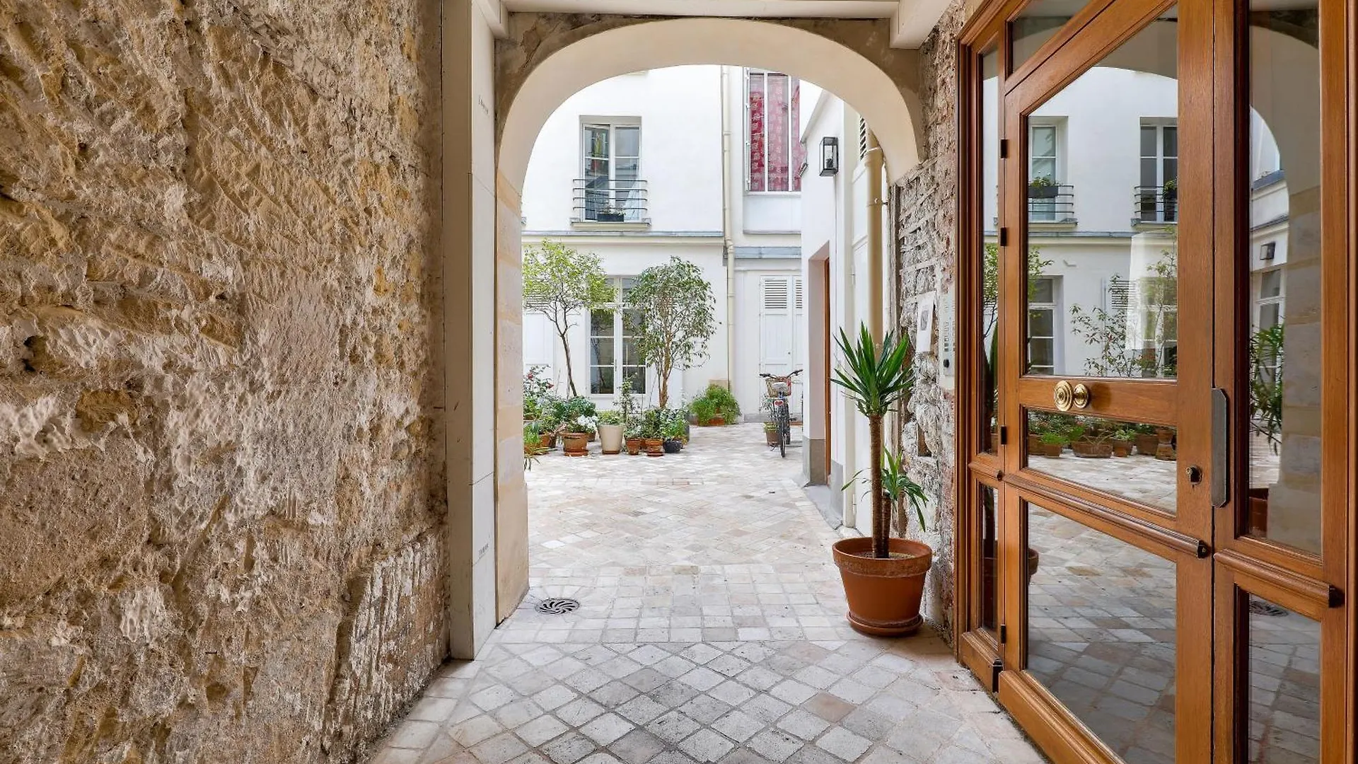 Paradise In The Center Of Paris - Le Marais Apartment